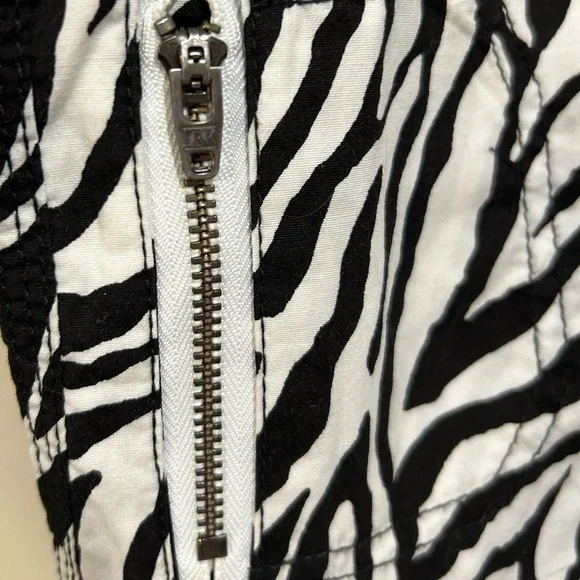 NEW! Chico's Zebra Black and White Mini Pencil Skirt Night Out Size 2 - Picture 7 of 11